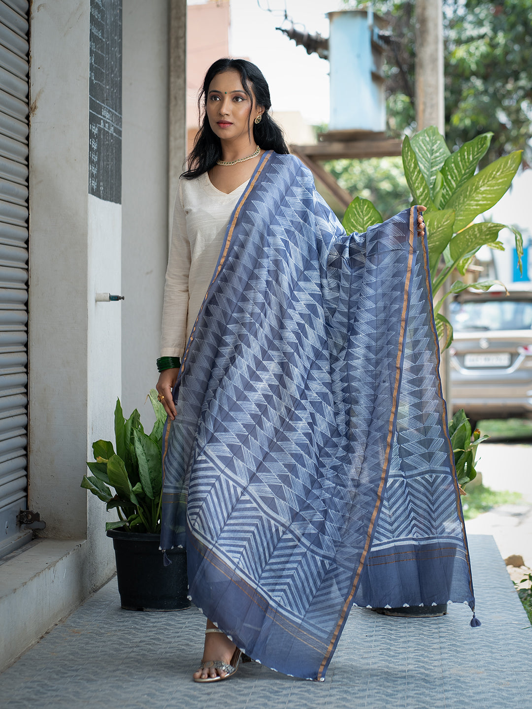 Rangrez Indigo Shibori Dupatta