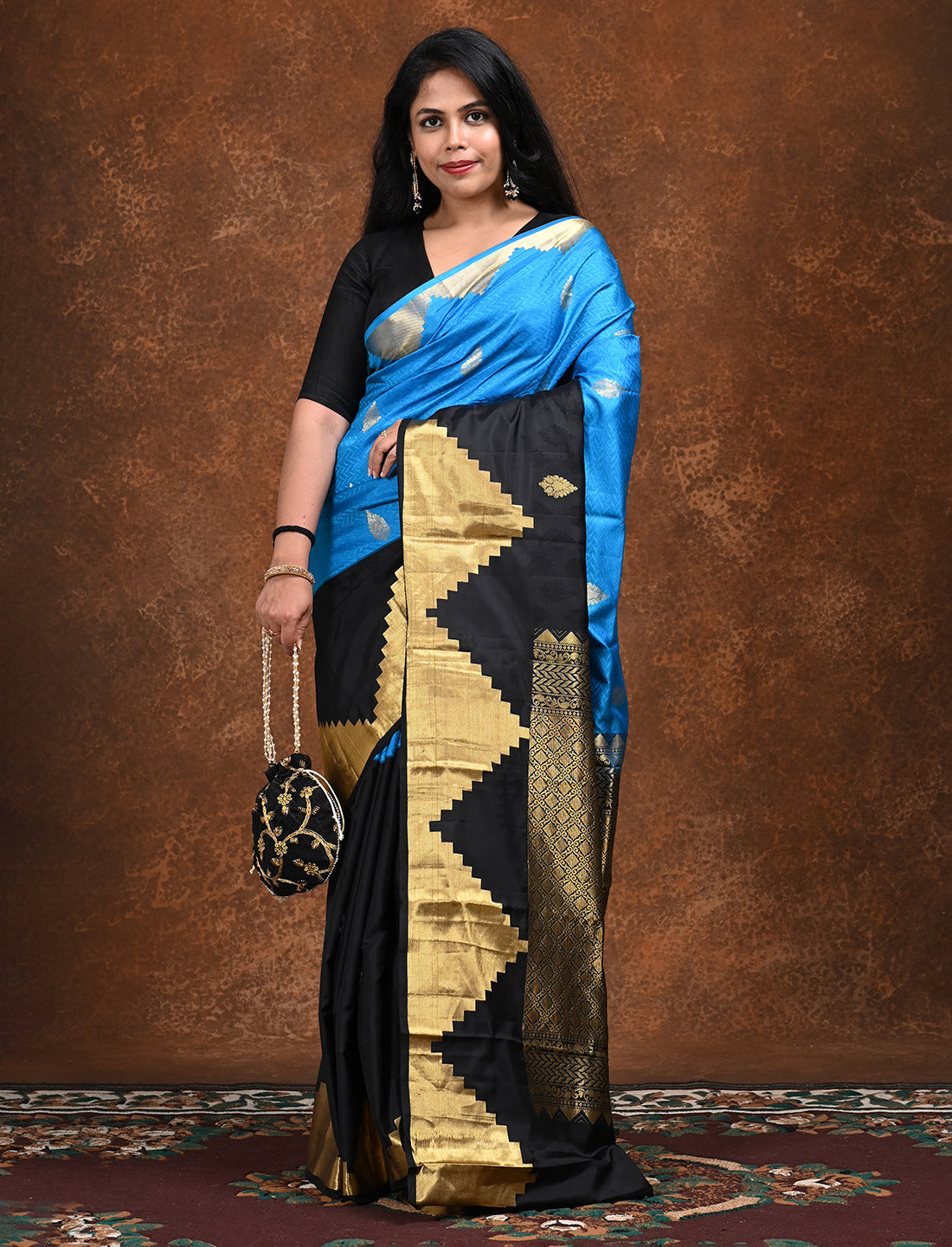Svarna Black Kanjeevaram Saree