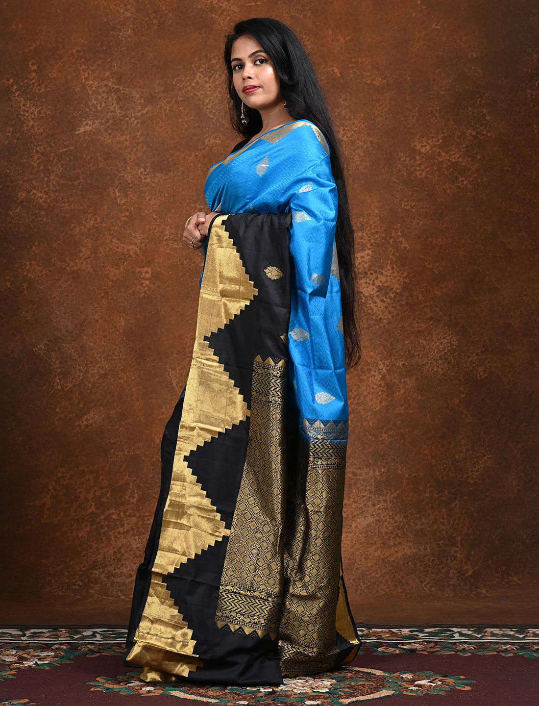 Svarna Black Kanjeevaram Saree