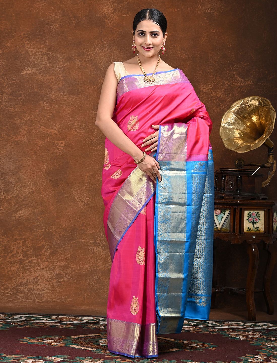 Shailee Fuchsia Kanjeevaram Saree