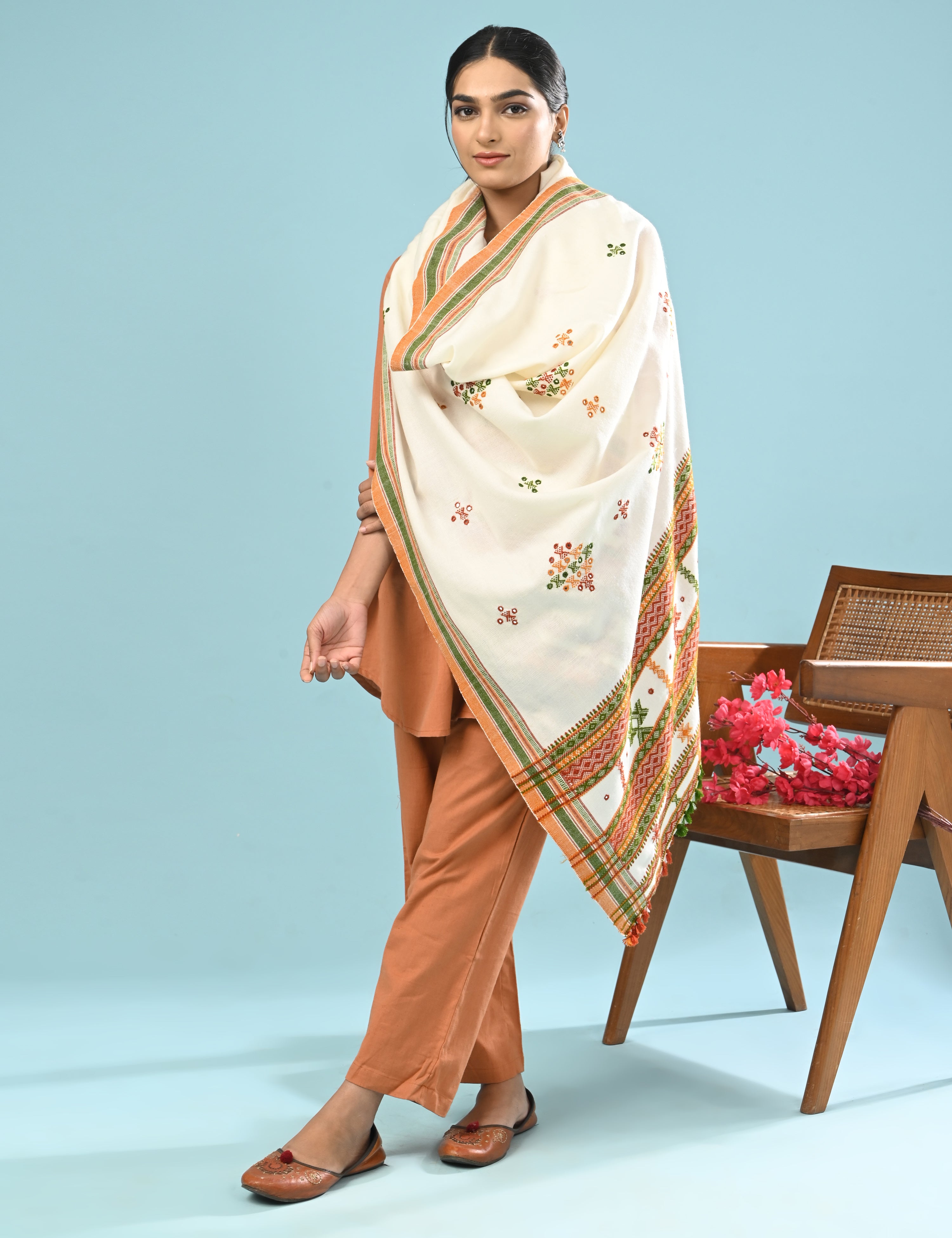 Thavare White Kutch Embroidery Shawl