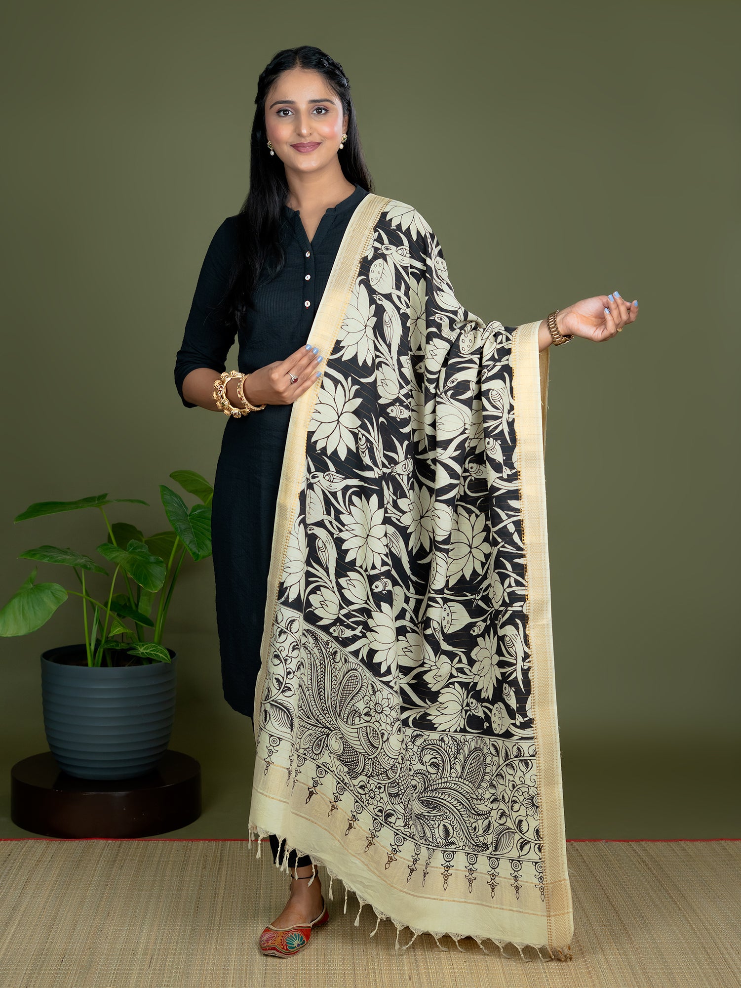 Kalpa Black Kalamkari Dupatta