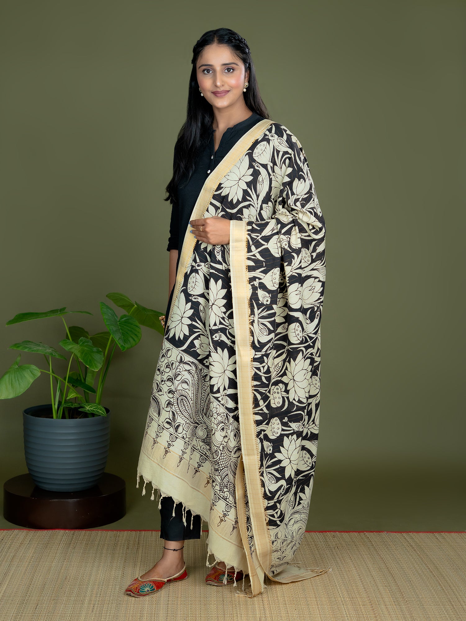 Kalpa Black Kalamkari Dupatta