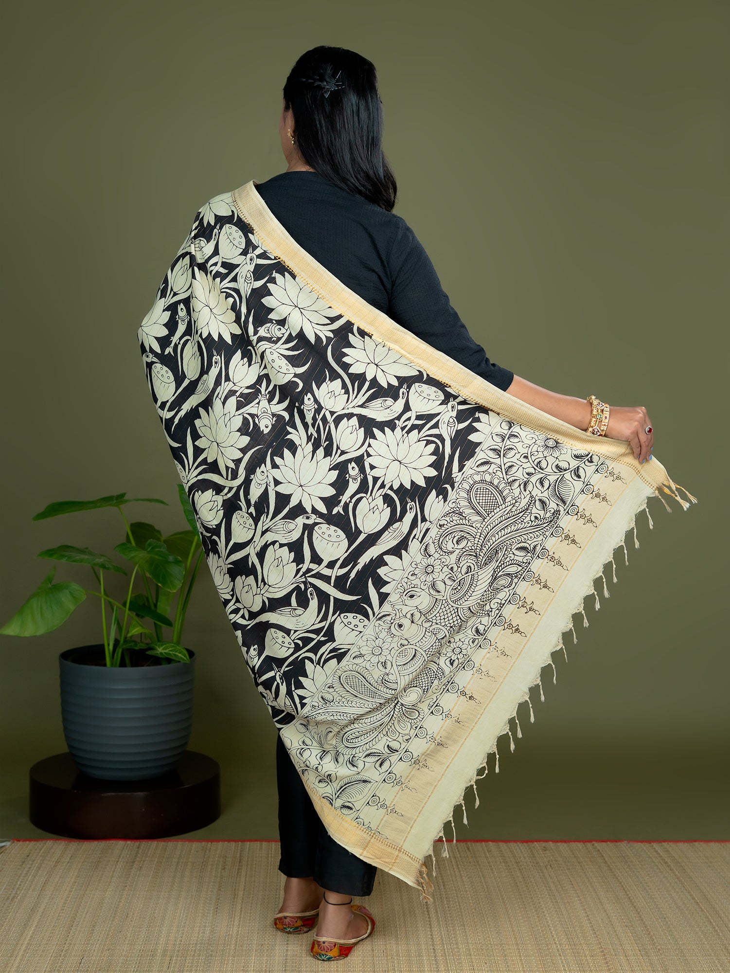 Kalpa Black Kalamkari Dupatta