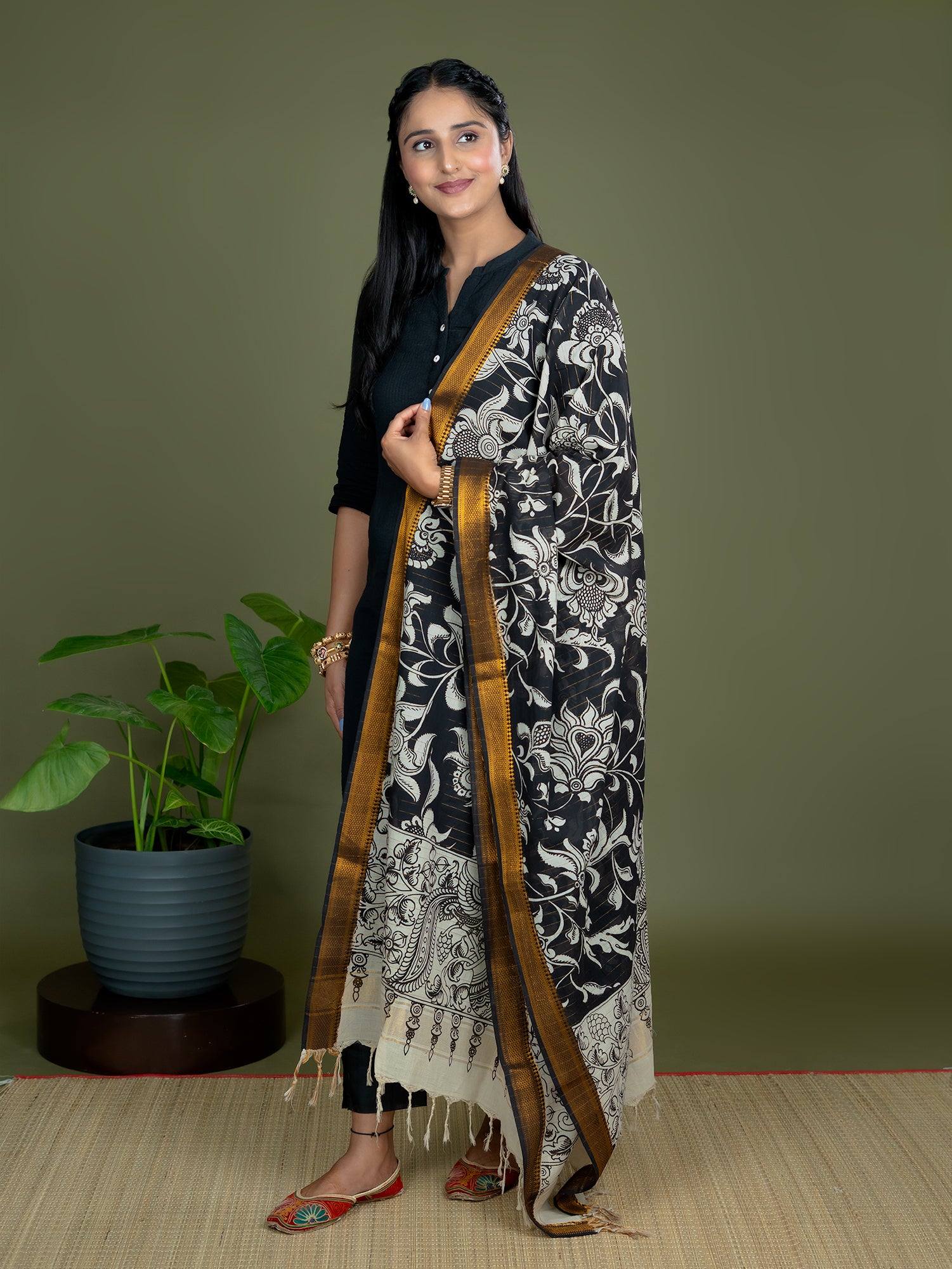 Lekhika Black Kalamkari Dupatta