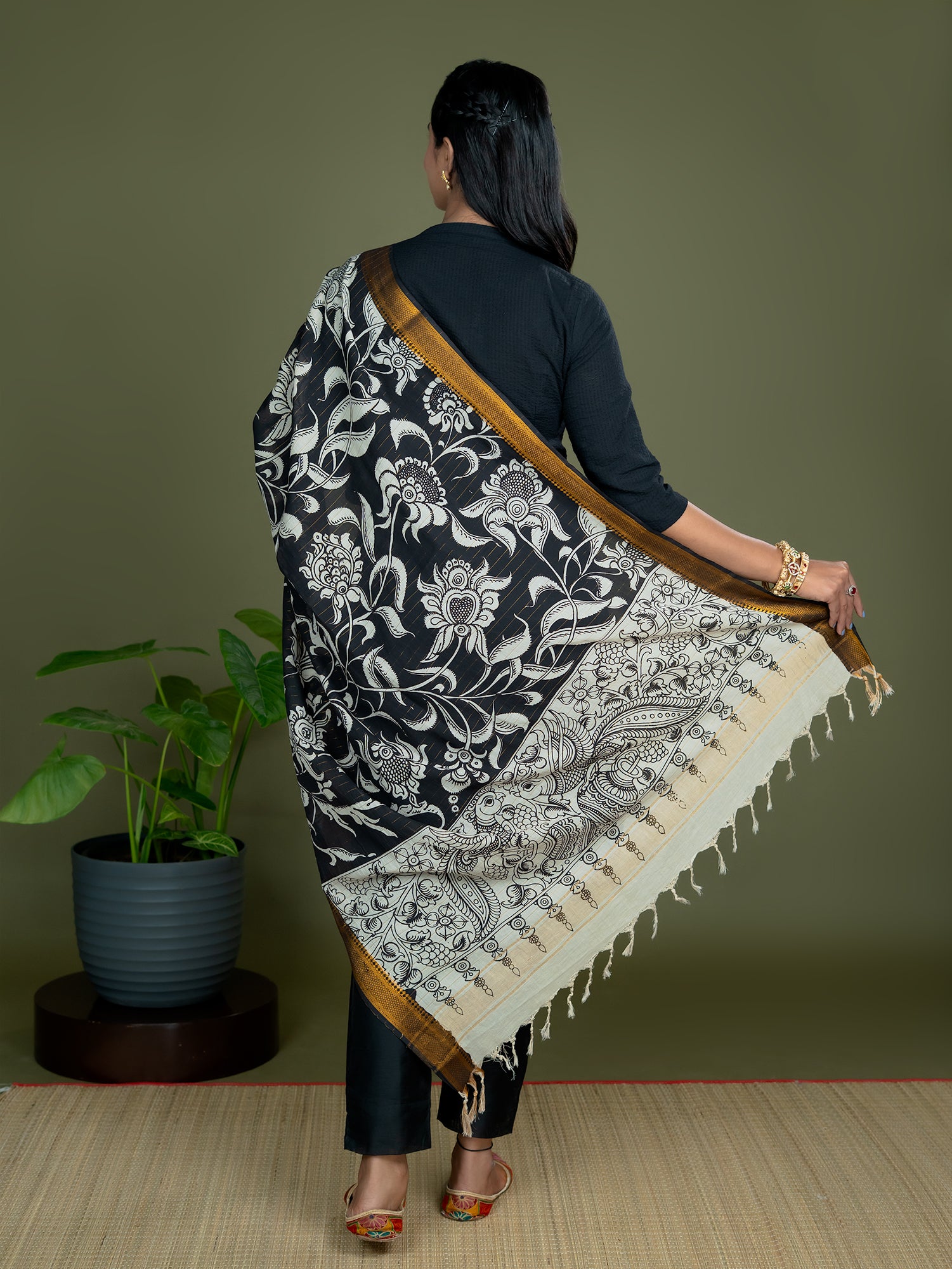 Lekhika Black Kalamkari Dupatta