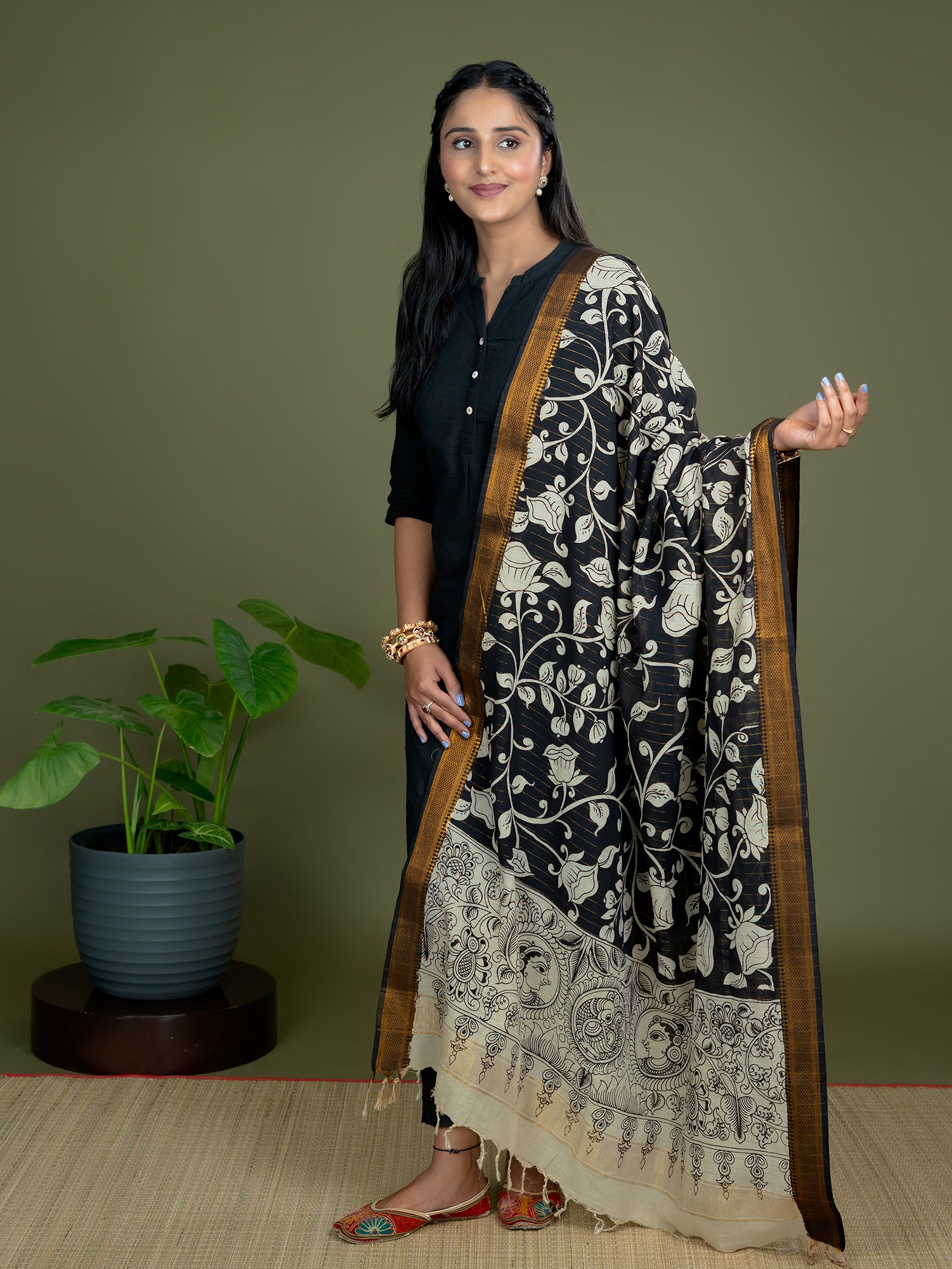 Lekhika Dark Grey Kalamkari Dupatta