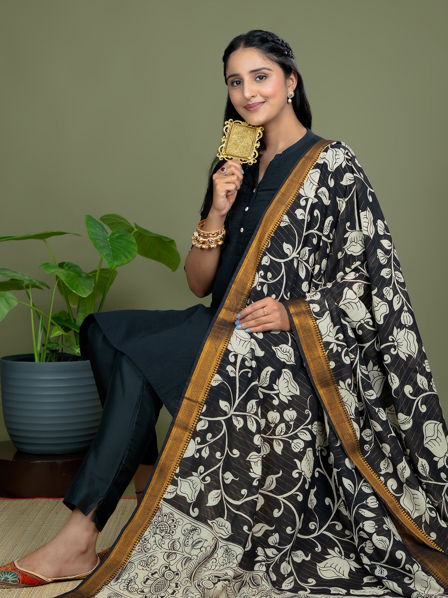 Lekhika Dark Grey Kalamkari Dupatta