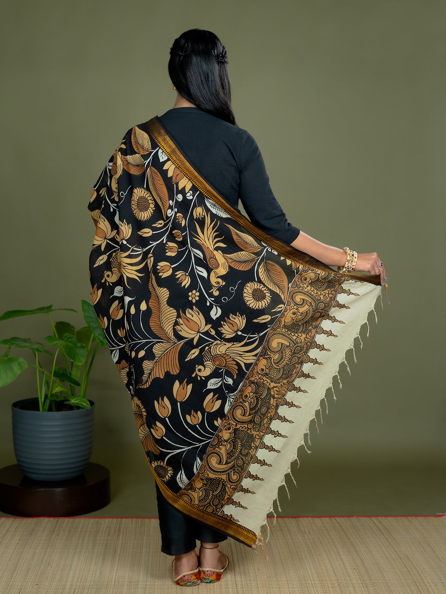 Roopika Black Kalamkari Dupatta