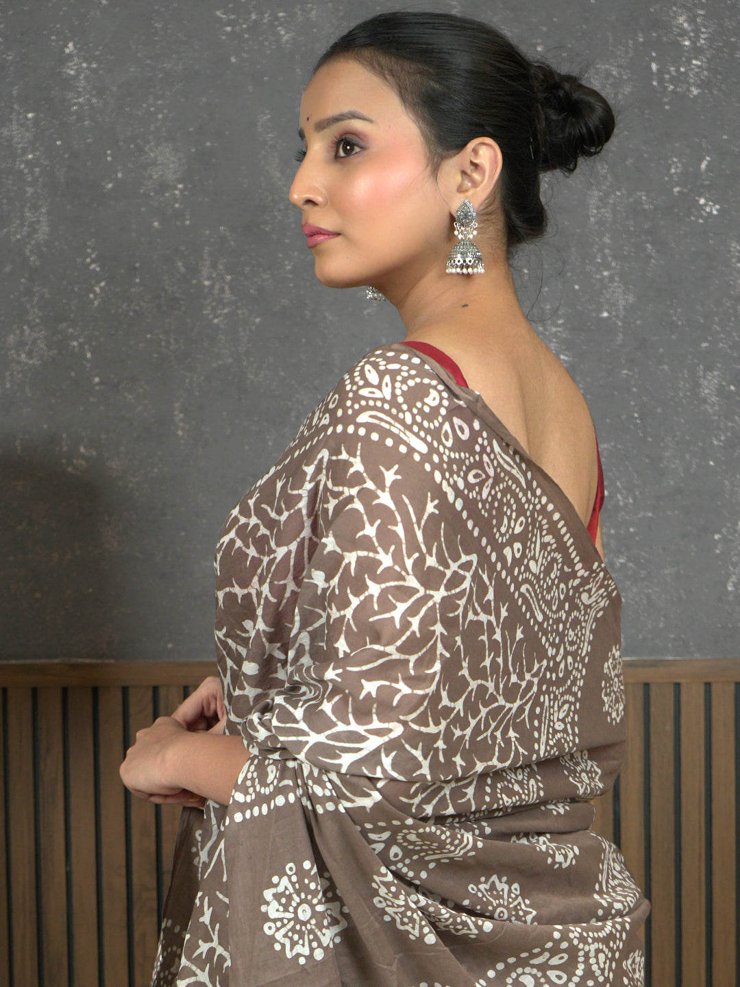 Suti Jaal Brown Batik Saree