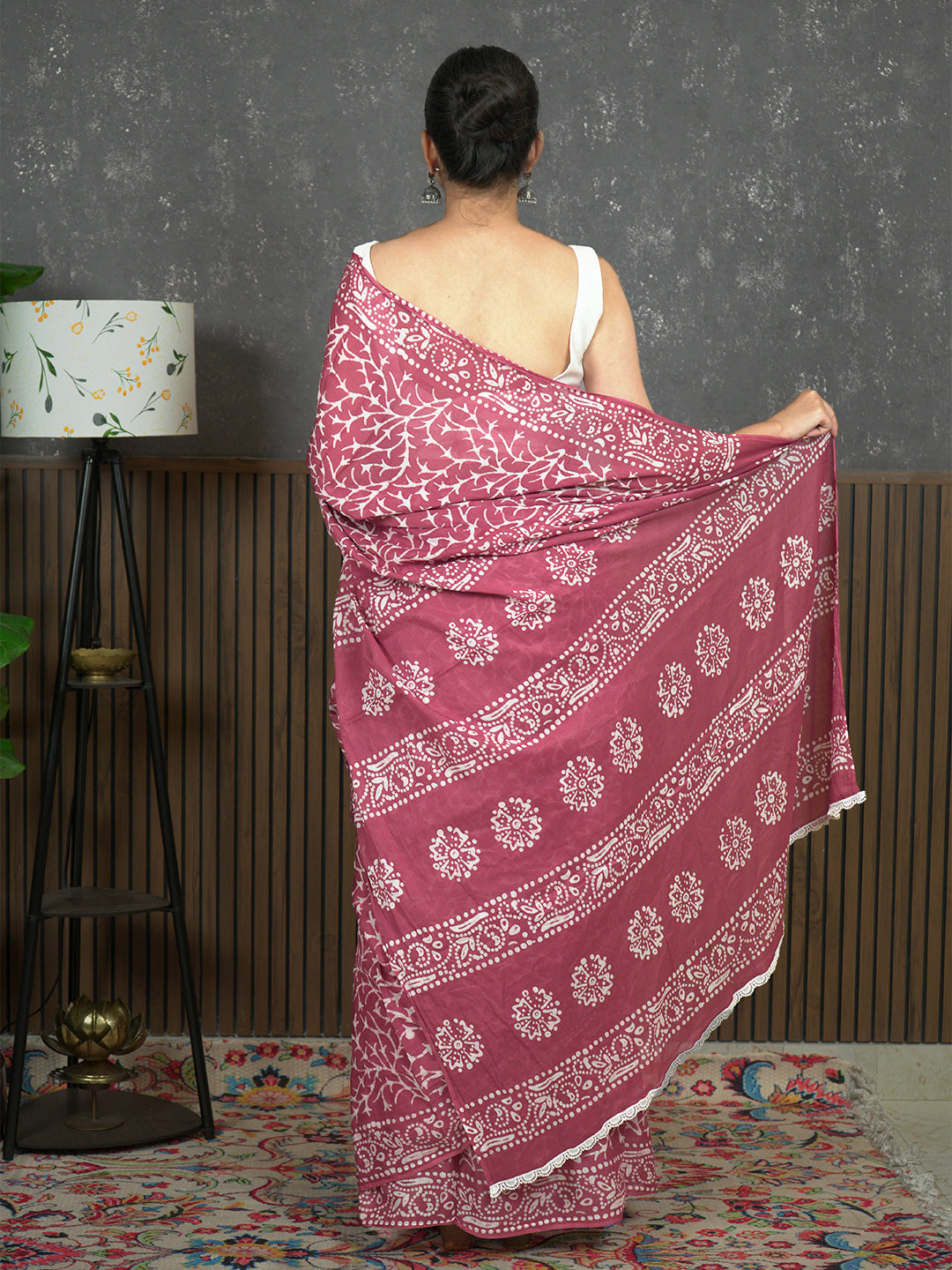 Suti Jaal Dusty Pink Batik Saree