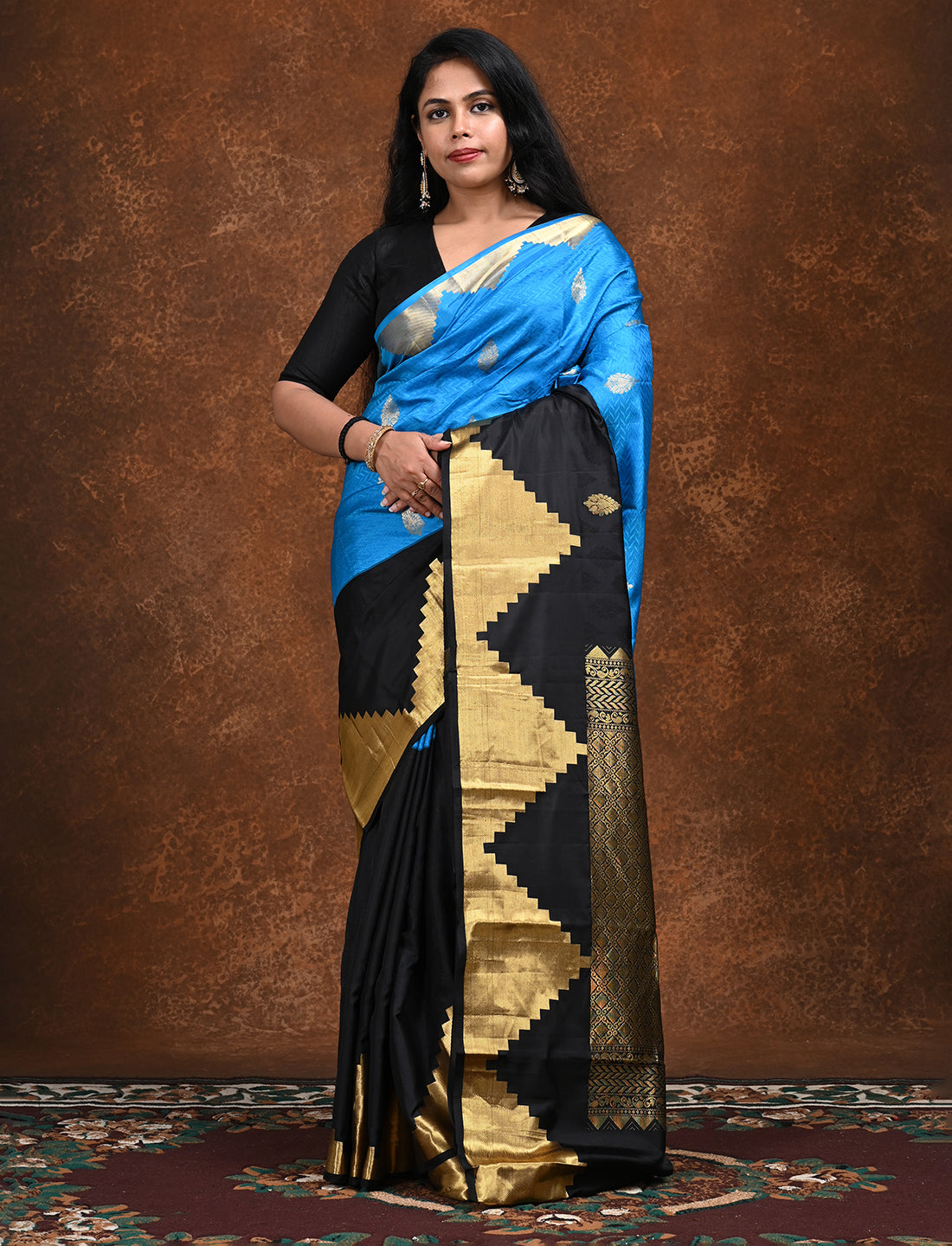 Svarna Black Kanjeevaram Saree