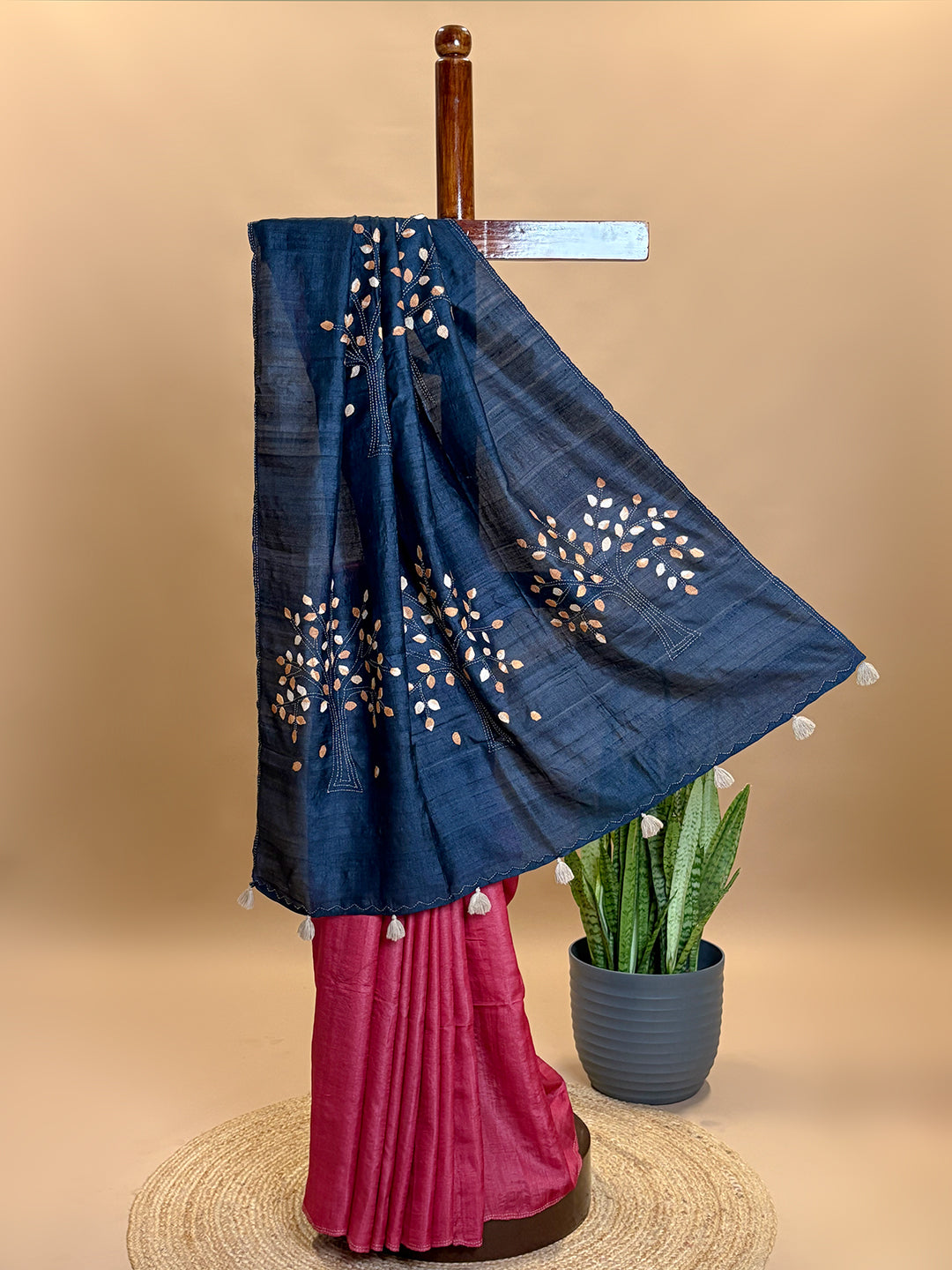 Kalpavruksha Red Hand Embroidery Applique Saree