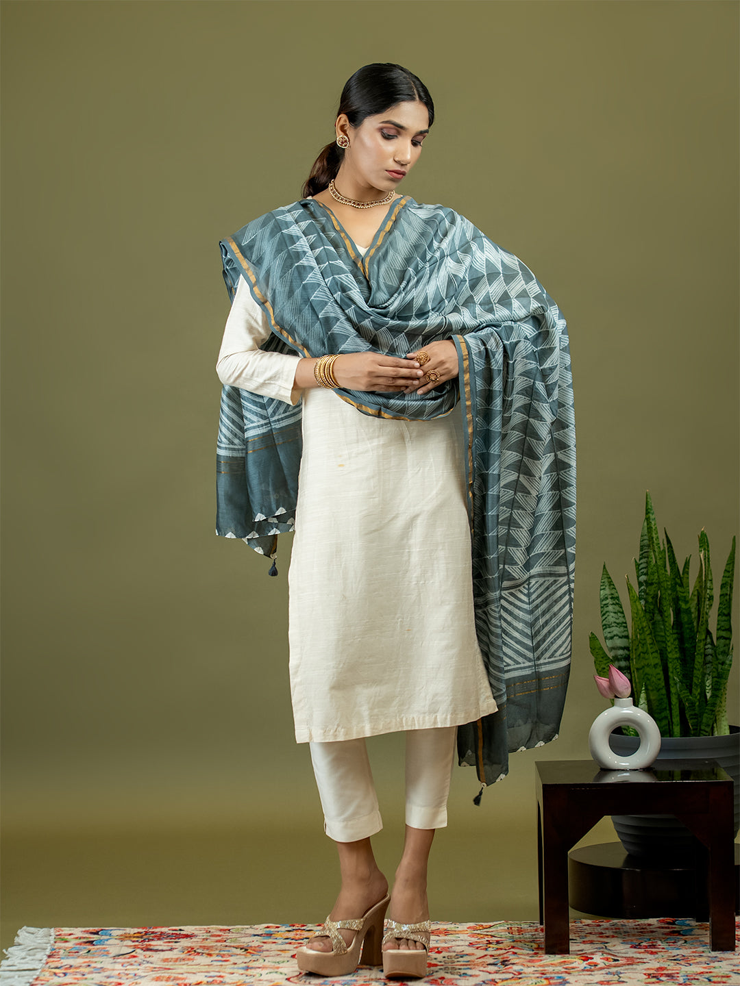 Rangrez Grey Shibori Dupatta