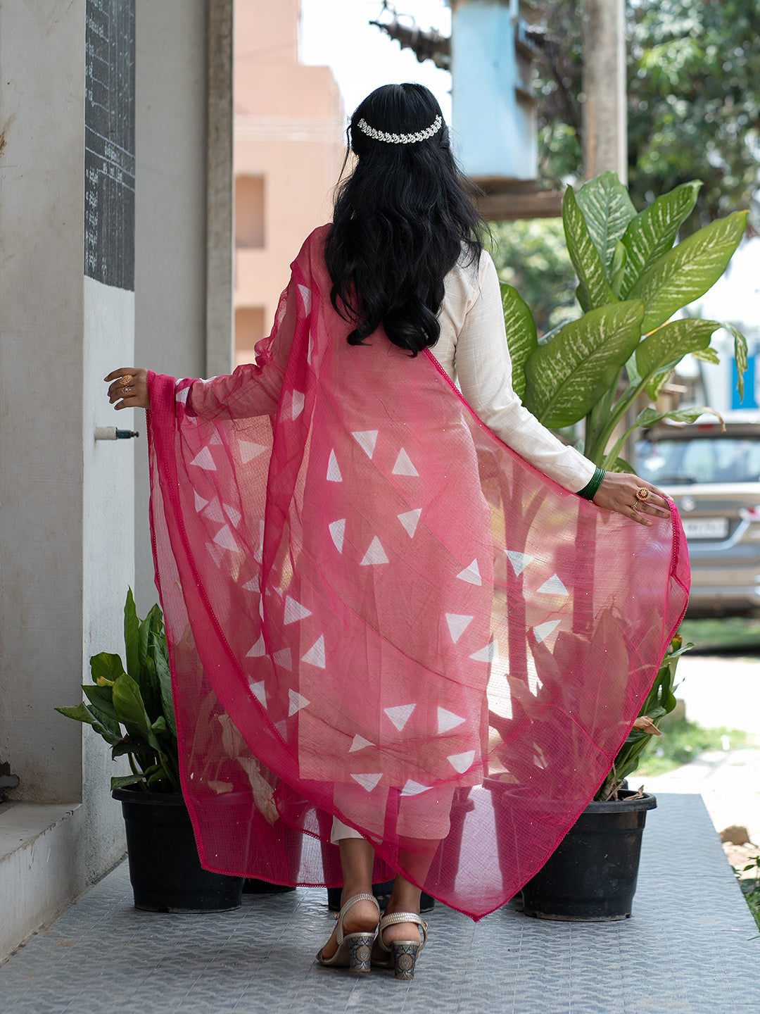 Chhayaa Fuchsia Shibori Dupatta