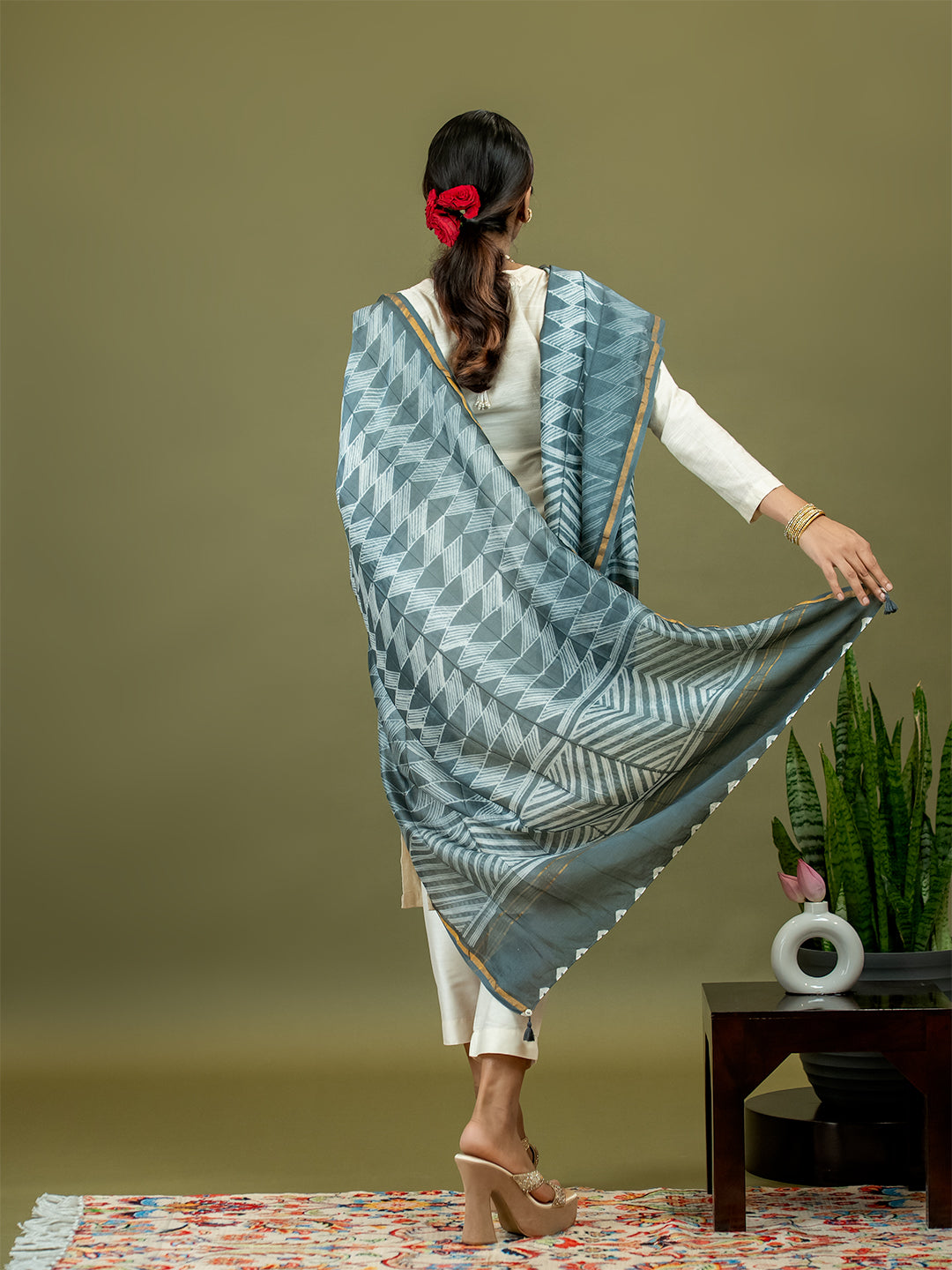 Rangrez Grey Shibori Dupatta