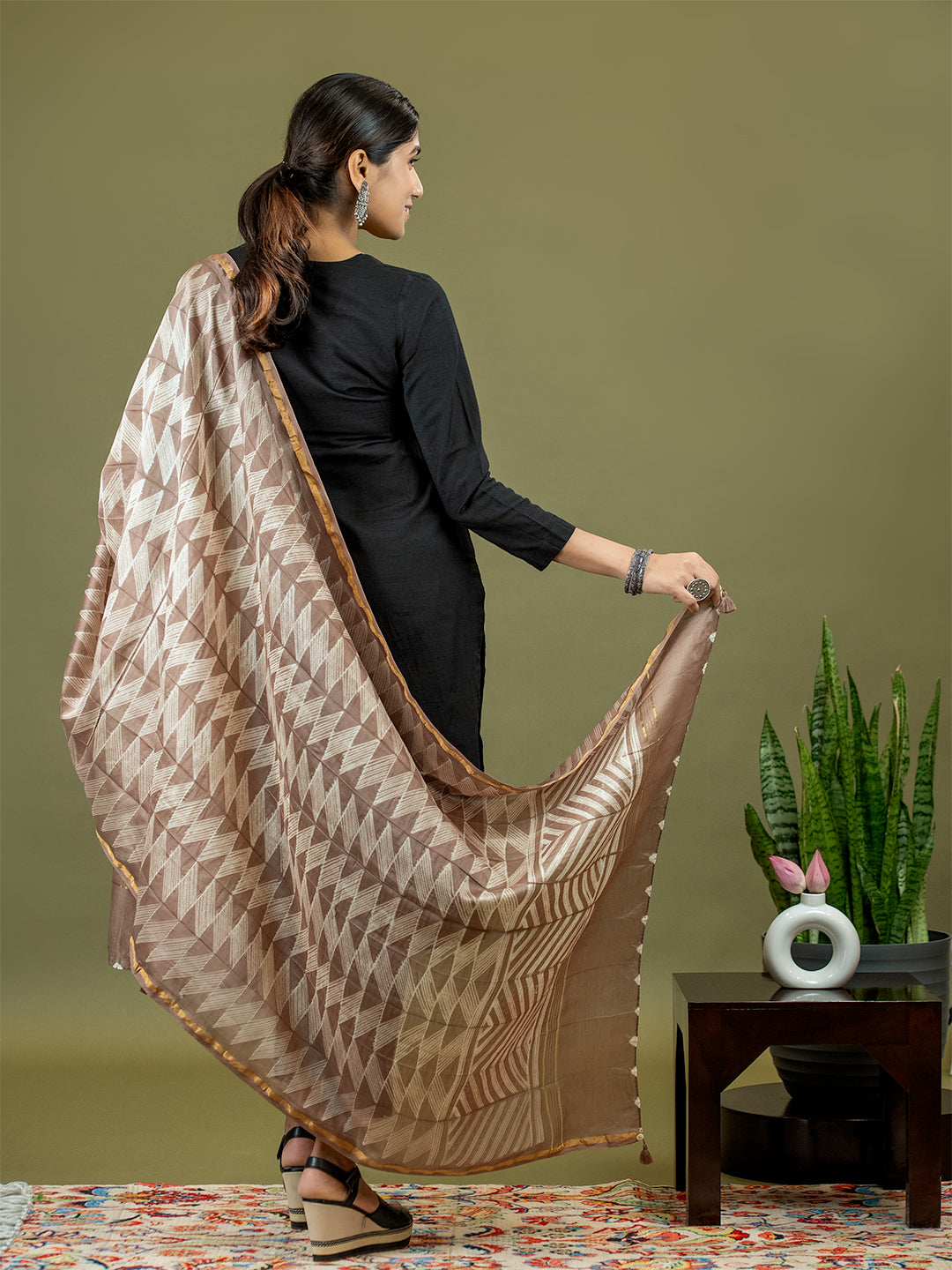 Rangrez Brown Shibori Dupatta