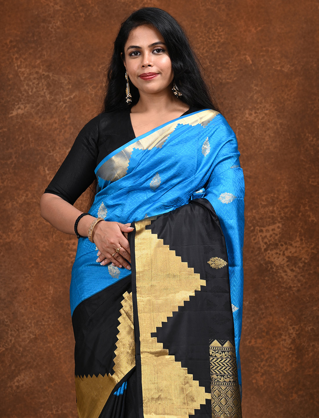 Svarna Black Kanjeevaram Saree