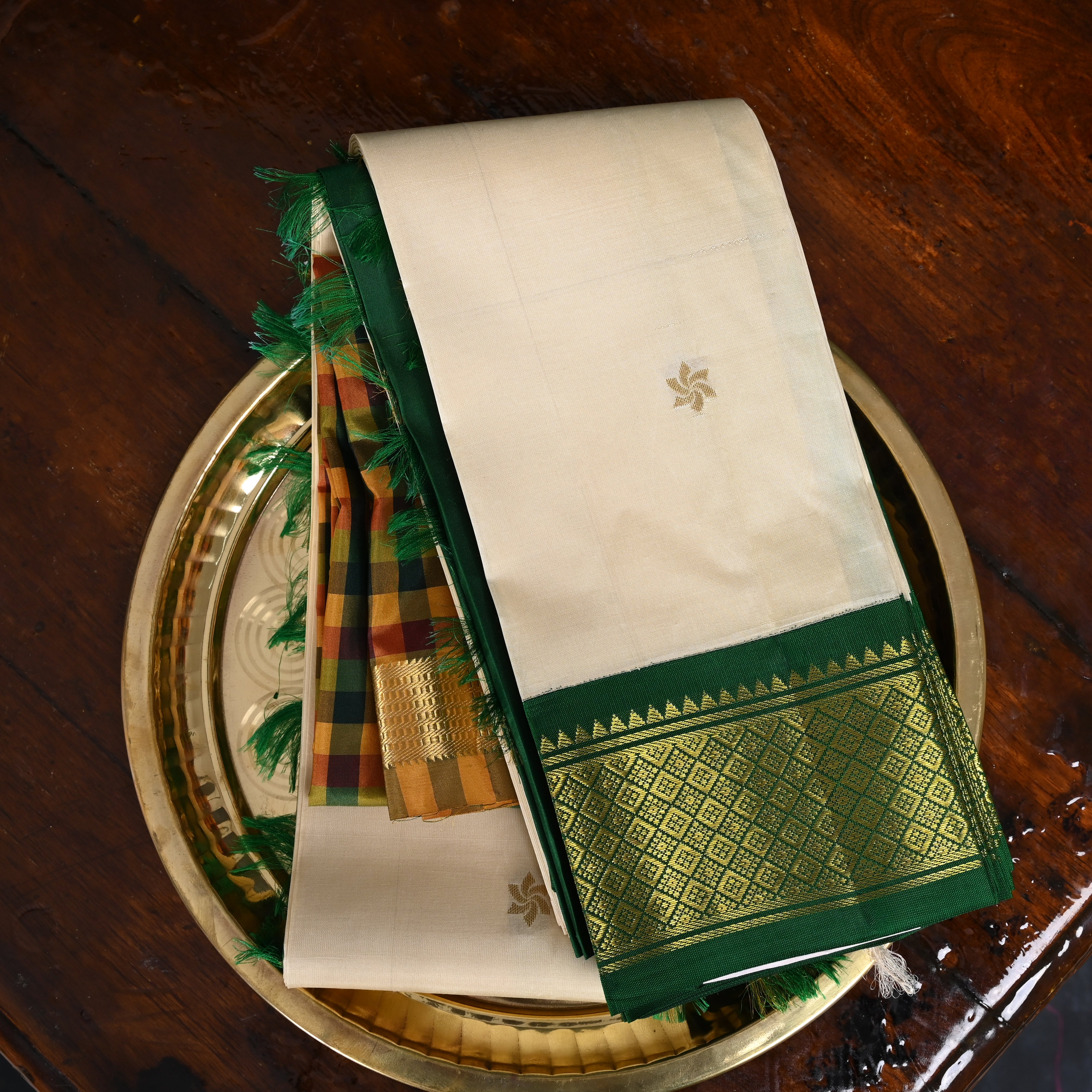 Pratha Off White Kanjeevaram Saree