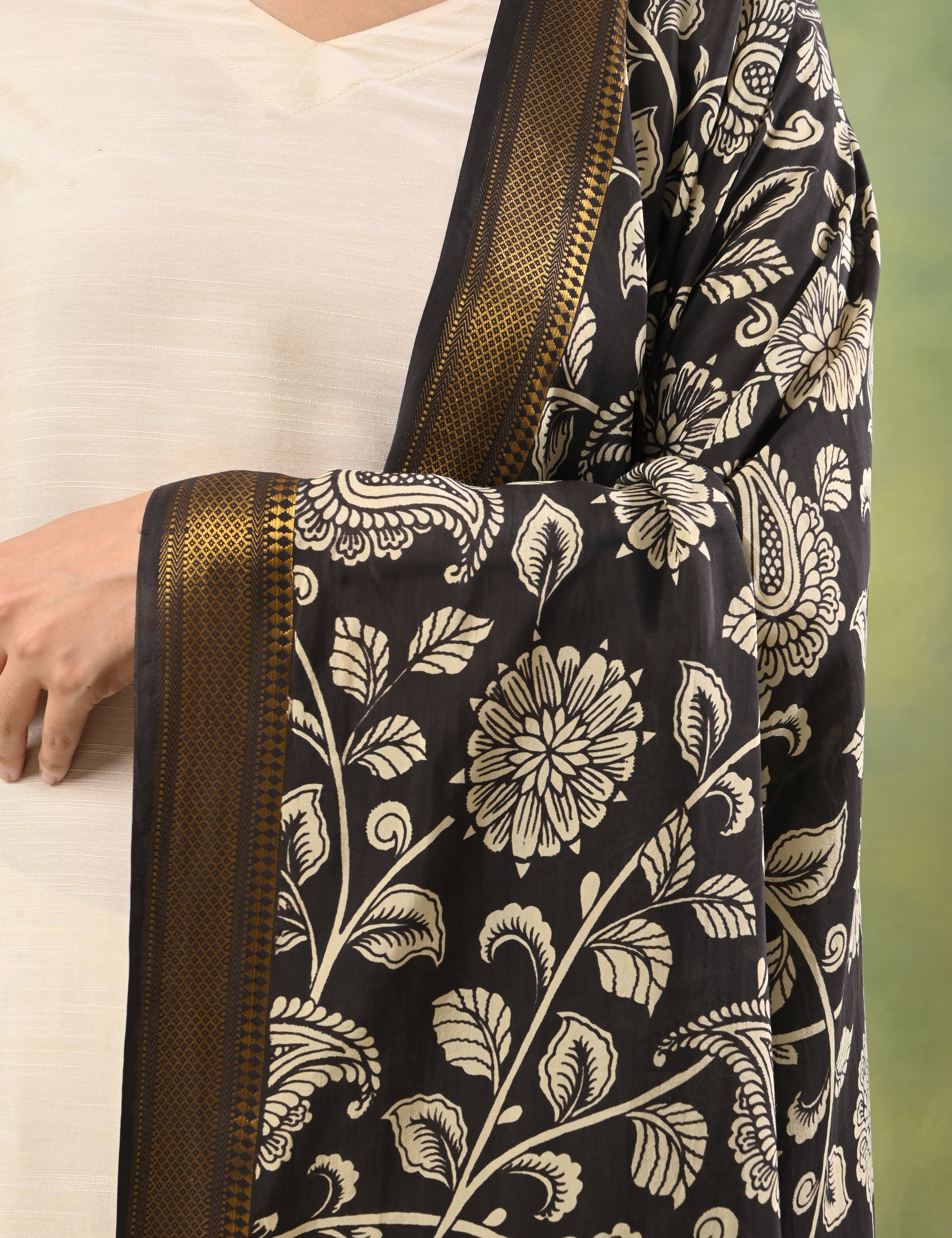 Thavare Black Pen Kalamkari Dupatta