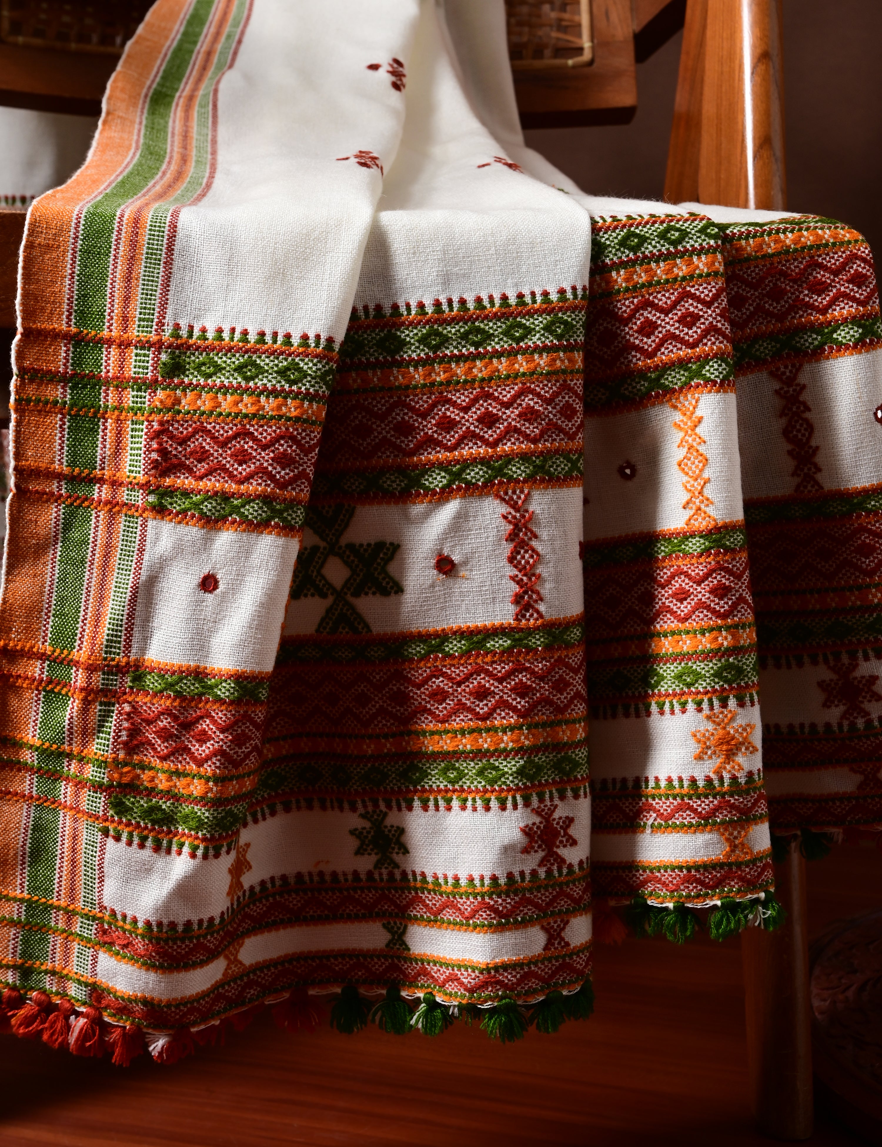 Thavare White Kutch Embroidery Shawl