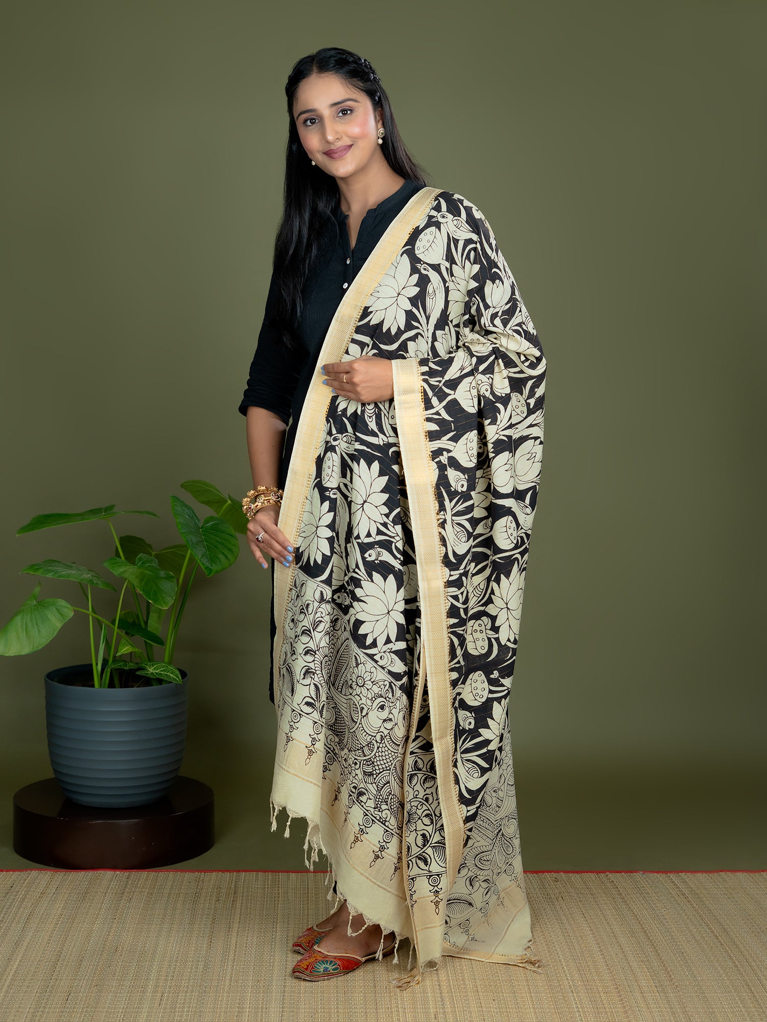 Kalpa Black Kalamkari Dupatta