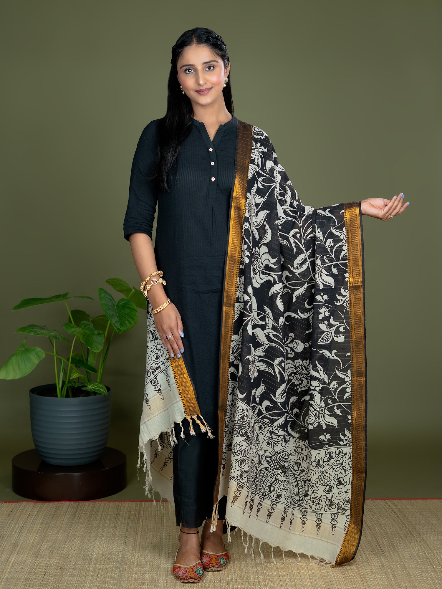 Lekhika Black Kalamkari Dupatta
