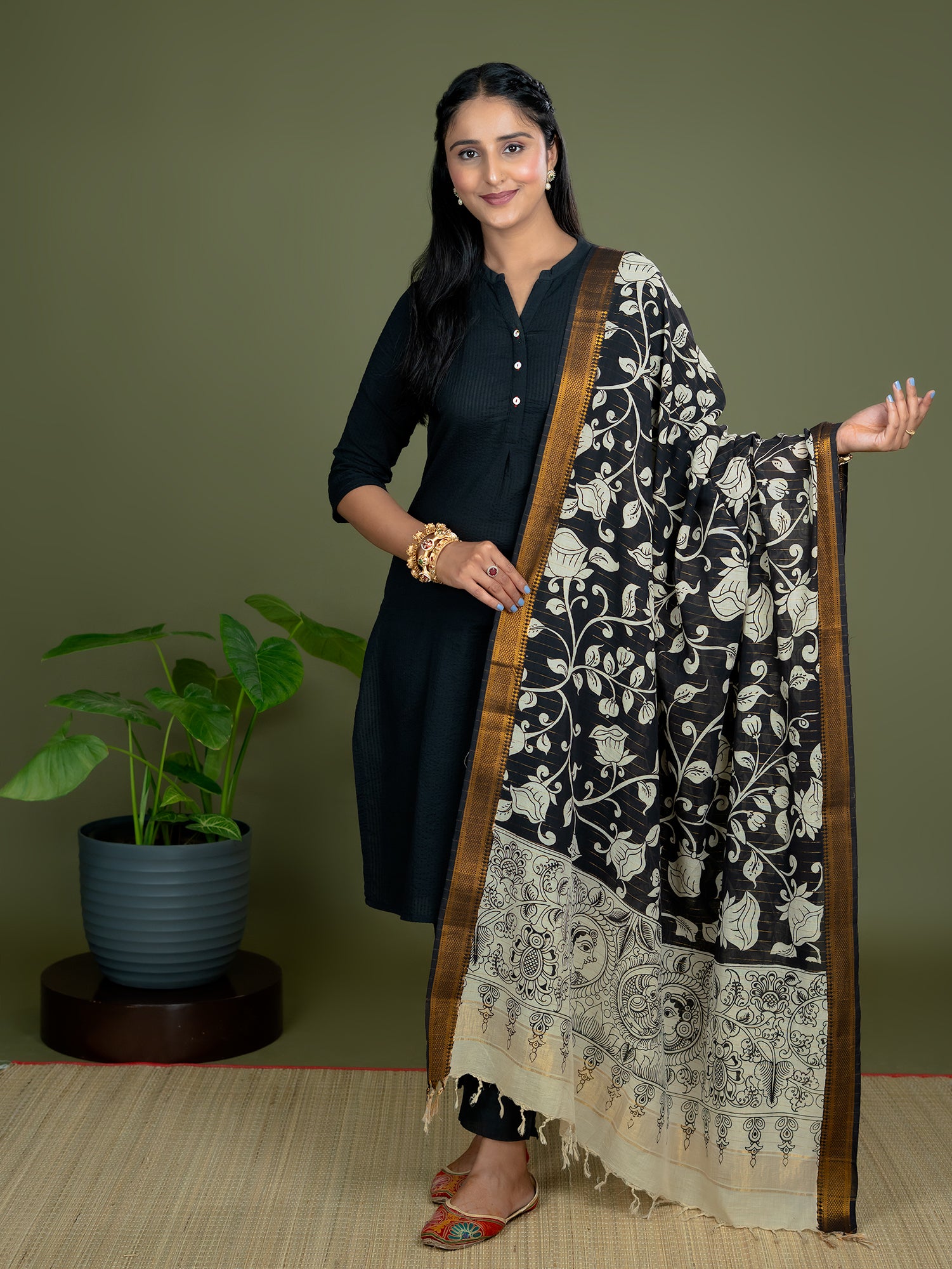 Lekhika Dark Grey Kalamkari Dupatta