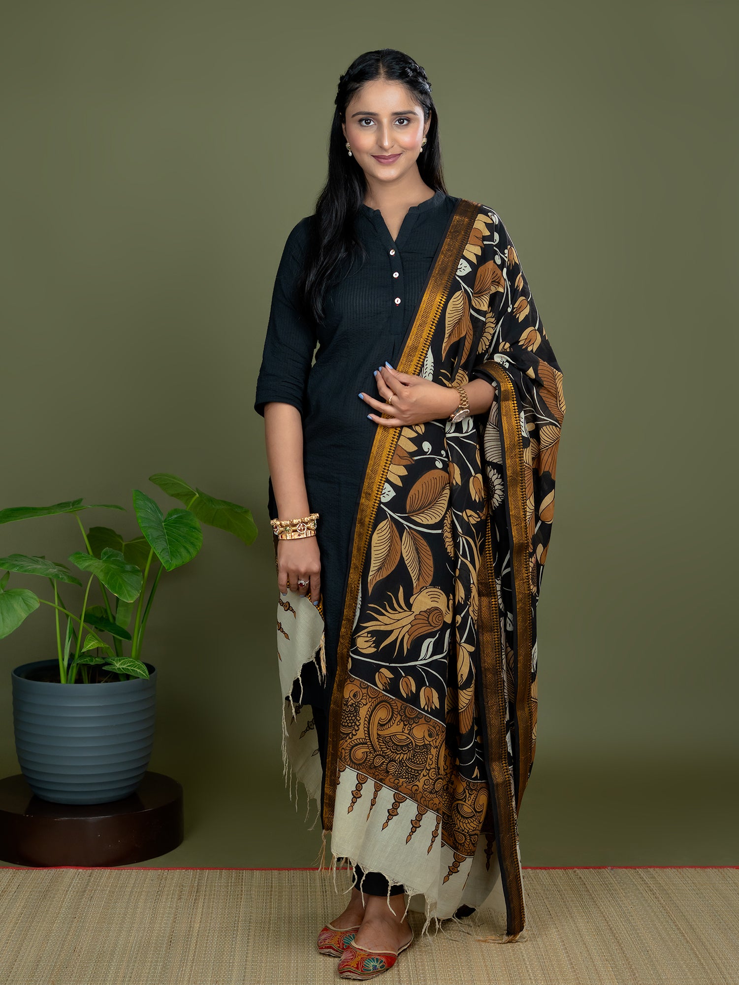 Roopika Black Kalamkari Dupatta