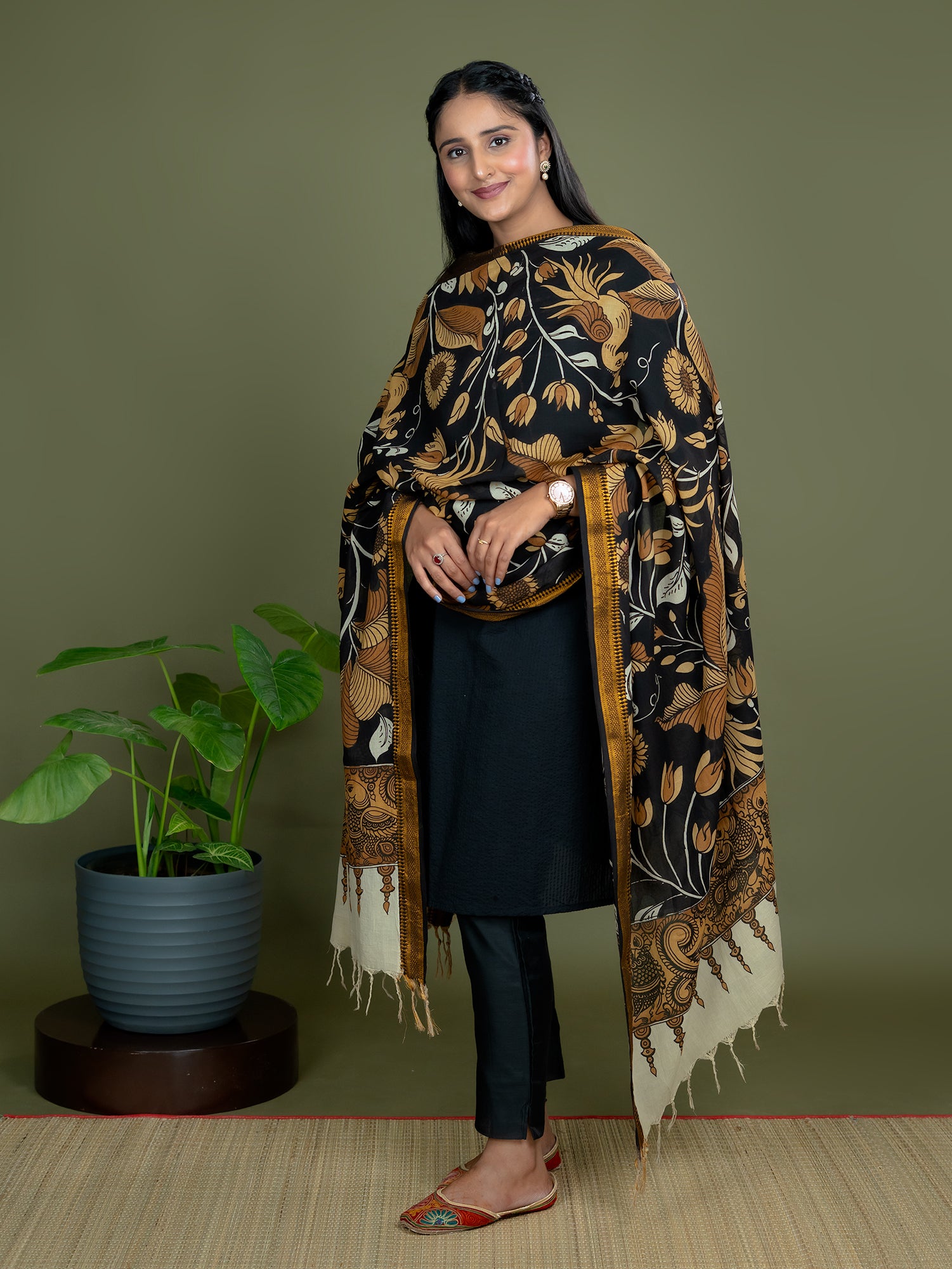 Roopika Black Kalamkari Dupatta