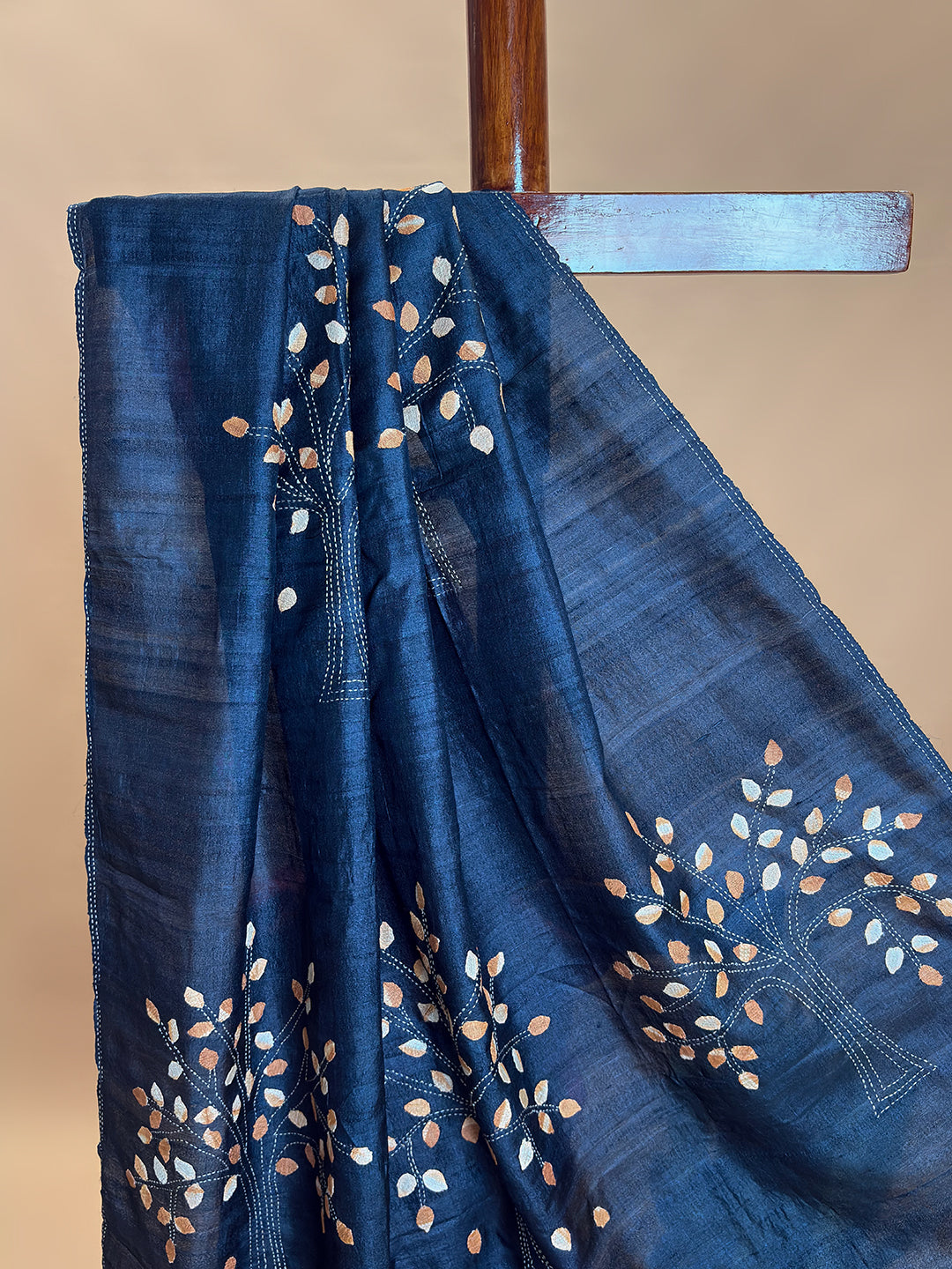 Kalpavruksha Red Hand Embroidery Applique Saree