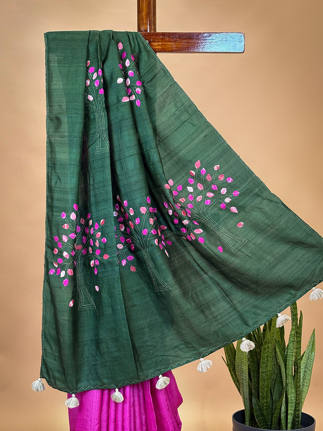 Kalpavruksha Pink Hand Embroidery Applique Saree